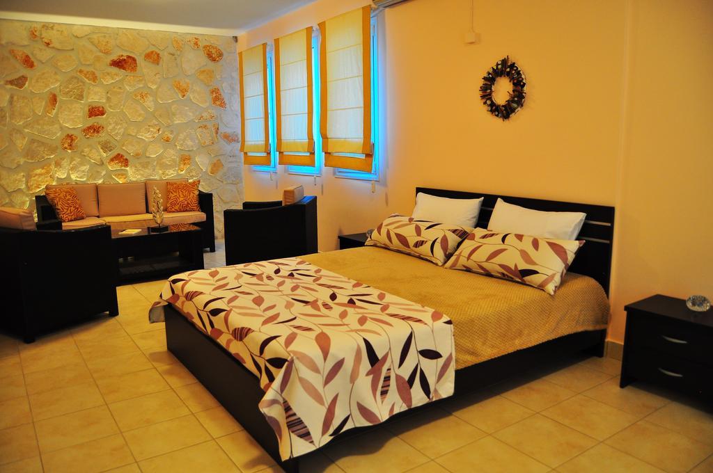 אליקאנאס Pyrgos Zante Suites מראה חיצוני תמונה